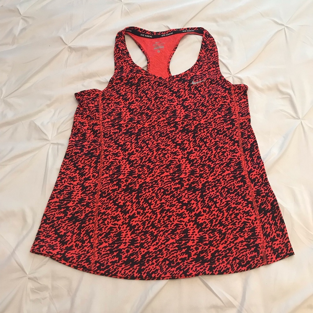 NIKE patterned workout tank
